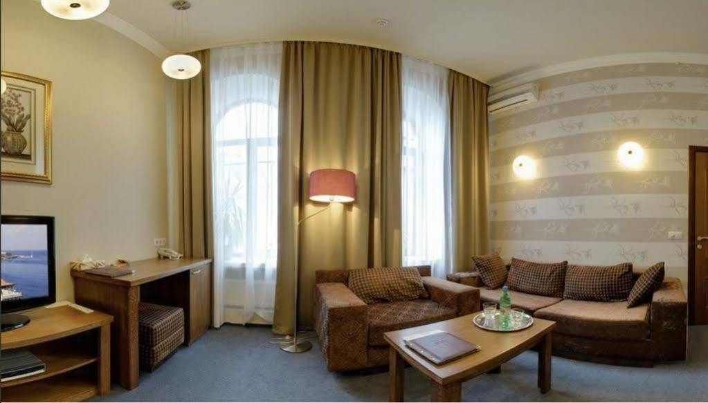 Four Rooms Mini-Hotel Kharkiv Extérieur photo